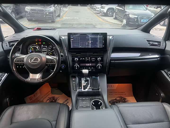 Фото 17 - Lexus LM