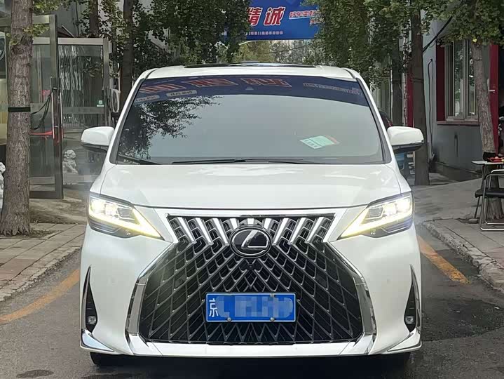 Фото 2 - Lexus LM