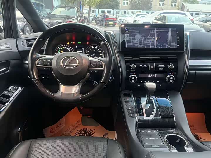 Фото 22 - Lexus LM