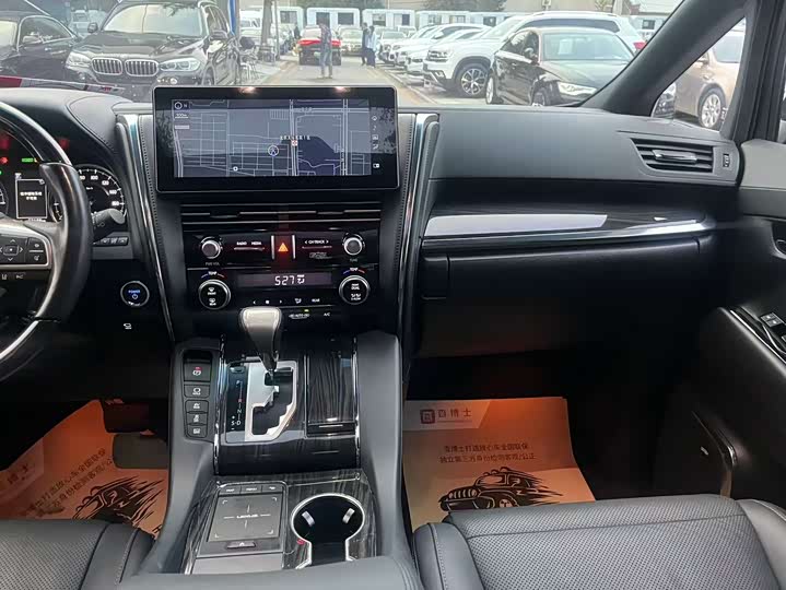 Фото 23 - Lexus LM