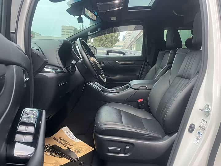 Фото 9 - Lexus LM