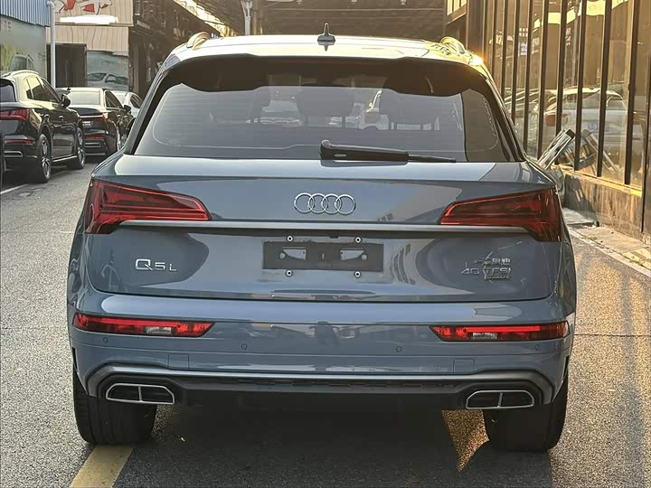 Фото 10 - Audi Q5L