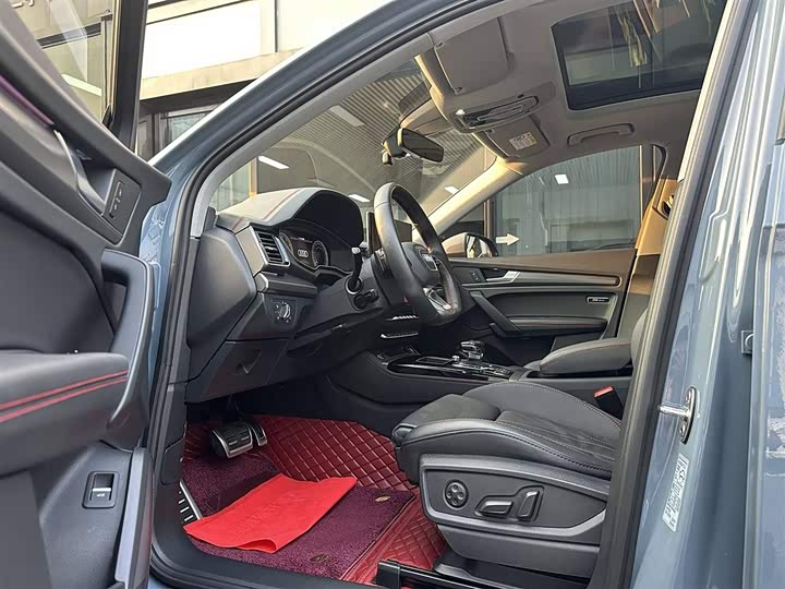 Фото 9 - Audi Q5L