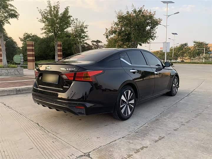 Фото 13 - Nissan Teana