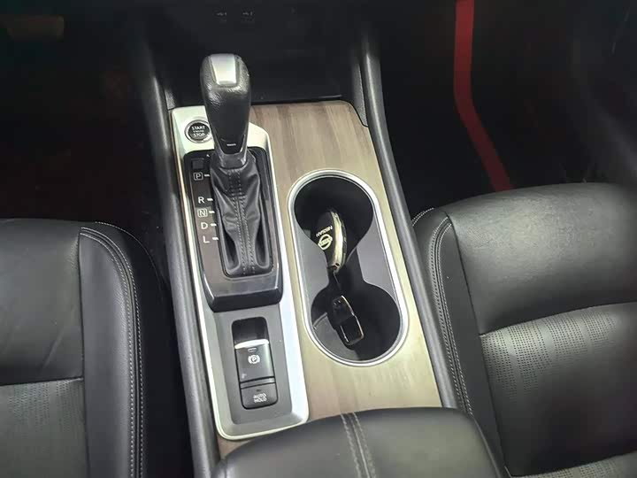 Фото 9 - Nissan Teana