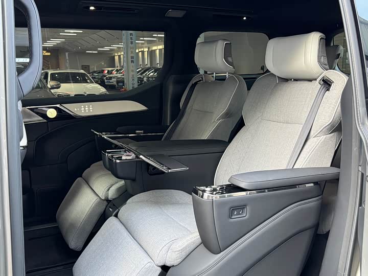 Фото 13 - Volvo EM90