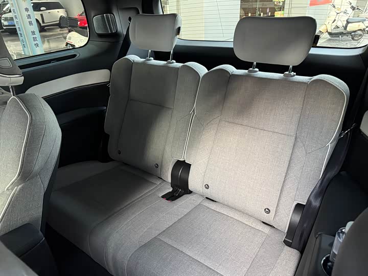 Фото 17 - Volvo EM90