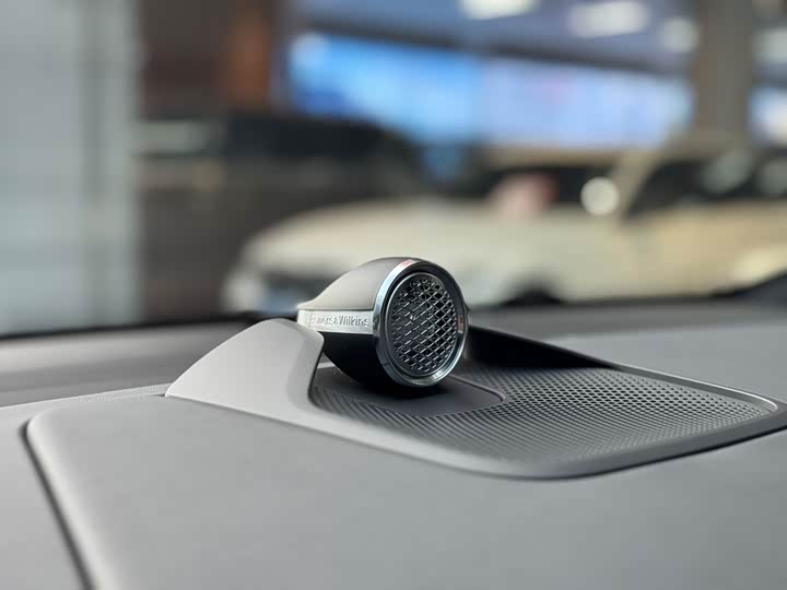 Фото 19 - Volvo EM90