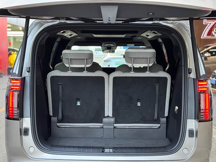 Фото 29 - Volvo EM90