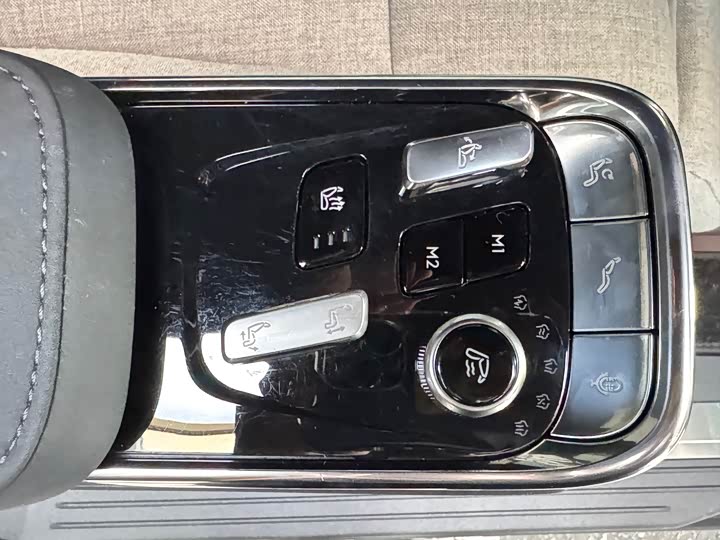 Фото 9 - Volvo EM90