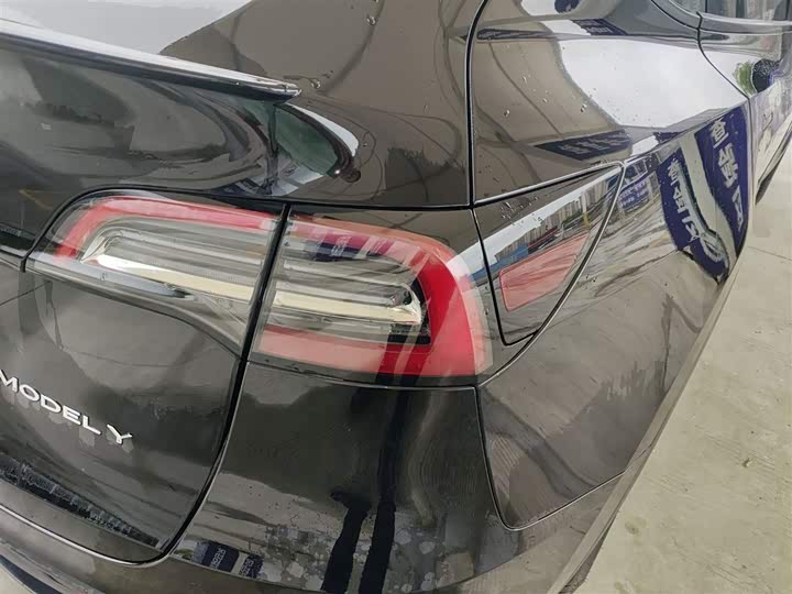 Фото 10 - Tesla Model Y