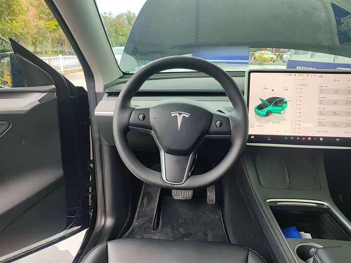 Фото 14 - Tesla Model Y