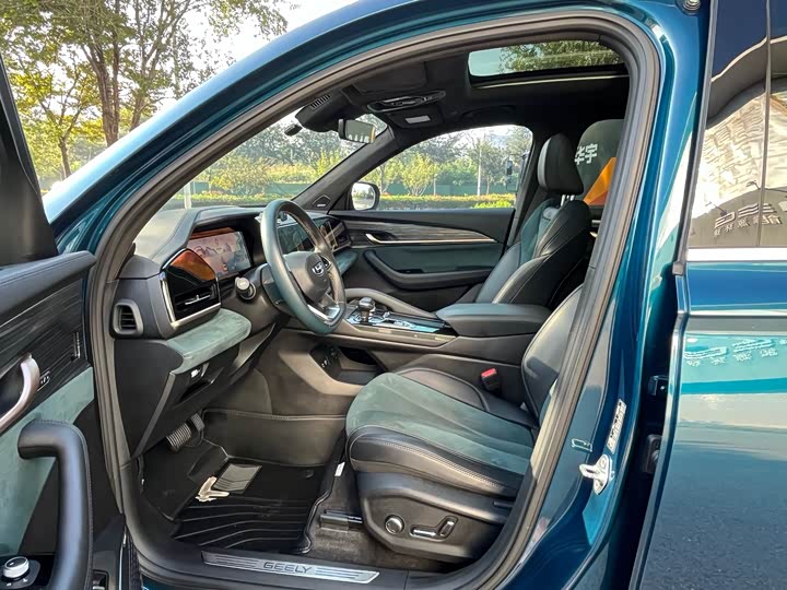 Фото 13 - Geely Monjaro