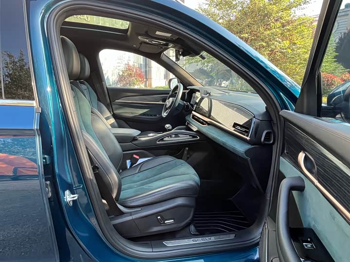 Фото 15 - Geely Monjaro