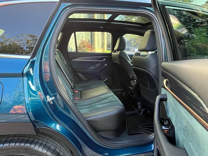 Фото 16 - Geely Monjaro