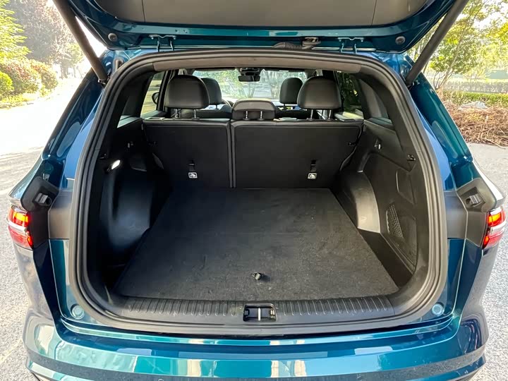 Фото 17 - Geely Monjaro