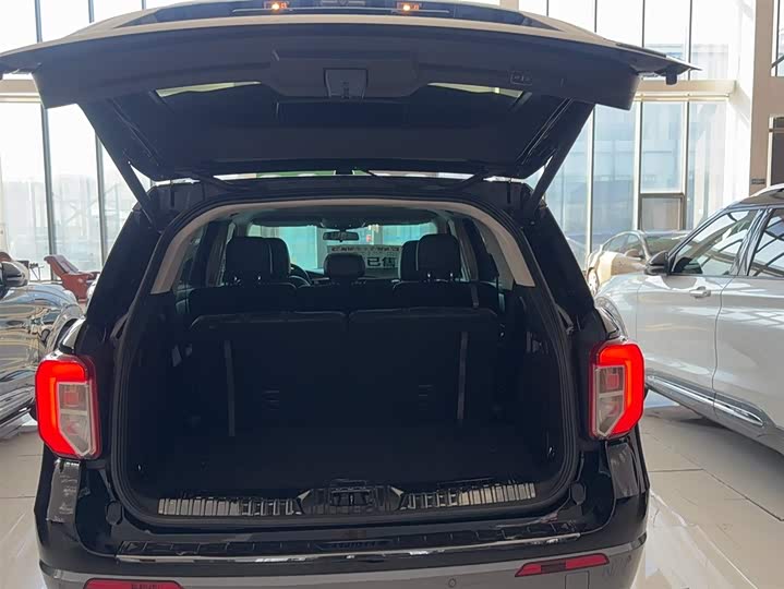 Фото 12 - Ford Explorer