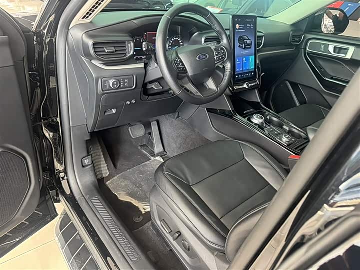 Фото 14 - Ford Explorer