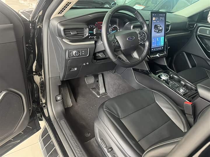 Фото 15 - Ford Explorer