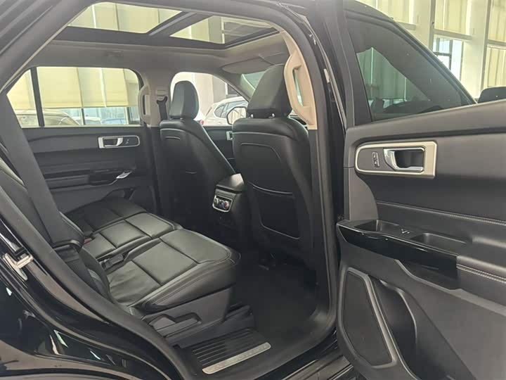 Фото 2 - Ford Explorer