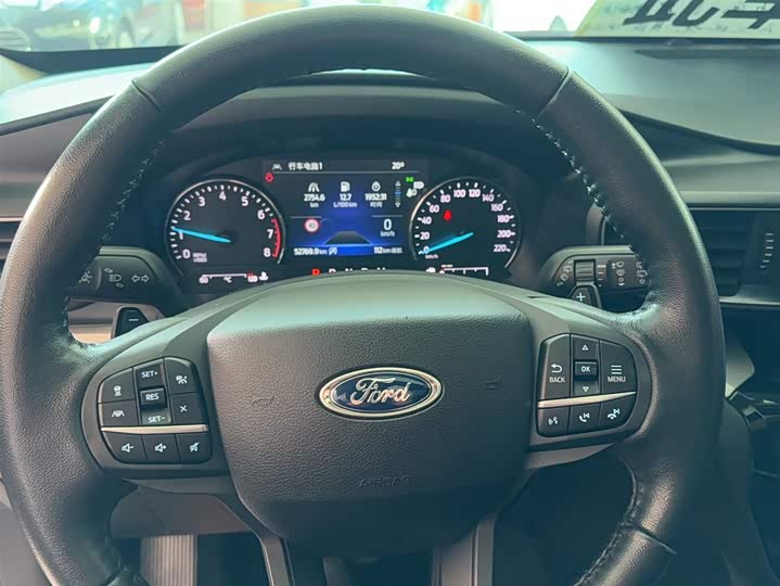 Фото 4 - Ford Explorer