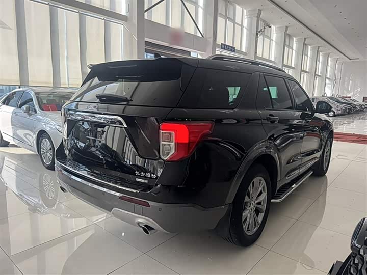 Фото 8 - Ford Explorer