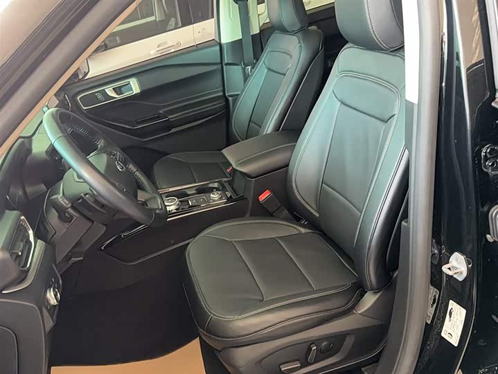 Фото 9 - Ford Explorer