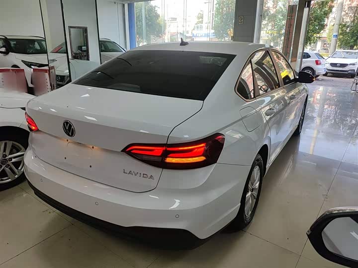 Фото 7 - Volkswagen Lavida