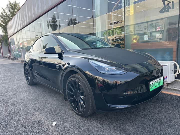 Фото 1 - Tesla Model Y