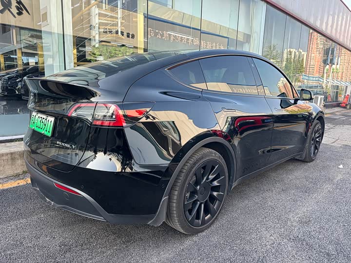 Фото 13 - Tesla Model Y