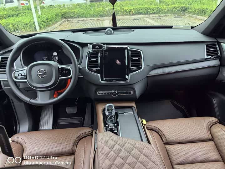 Фото 4 - Volvo XC90