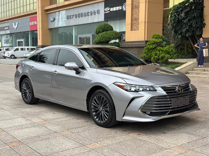 Фото 3 - Toyota Avalon