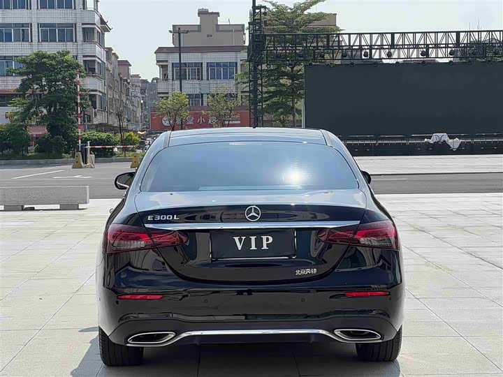 Фото 5 - Mercedes-Benz E-Class