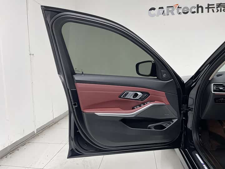 Фото 22 - BMW 3 Series