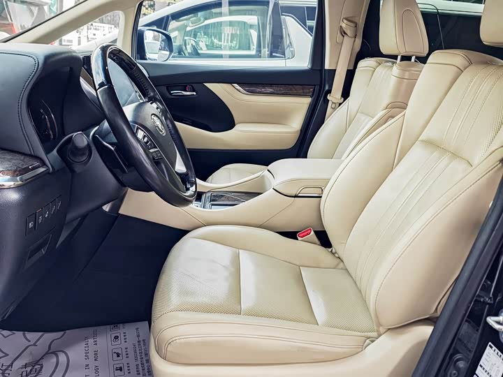 Фото 5 - Toyota Alphard