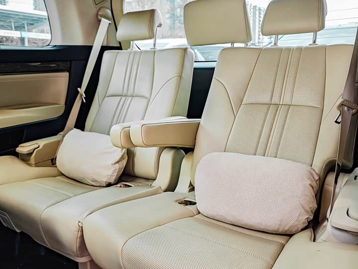 Фото 9 - Toyota Alphard