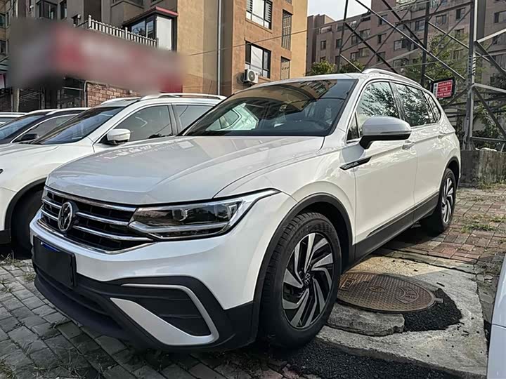 Фото 2 - Volkswagen Tiguan L Pro