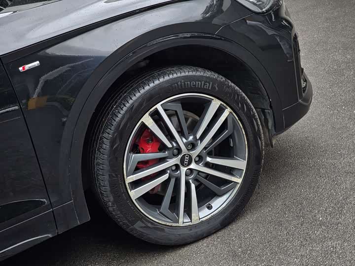 Фото 10 - Audi Q5L