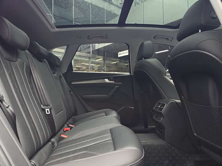 Фото 13 - Audi Q5L