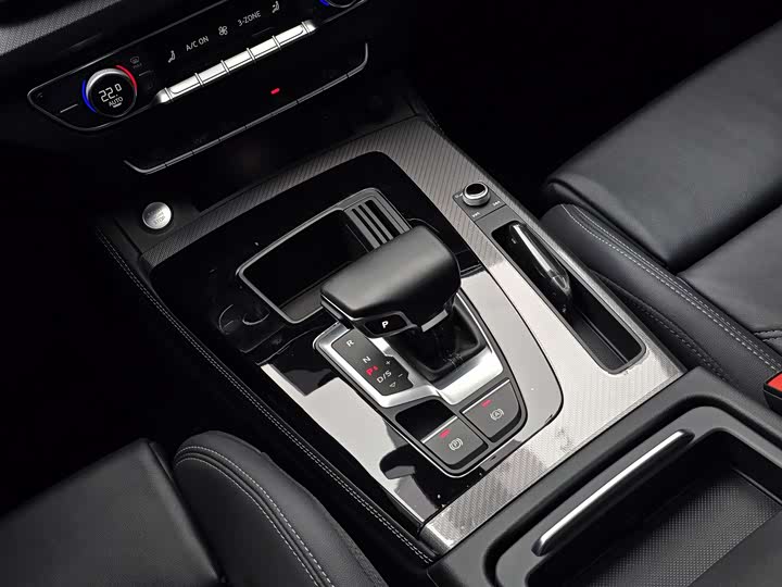 Фото 18 - Audi Q5L