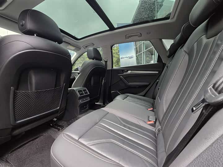 Фото 19 - Audi Q5L