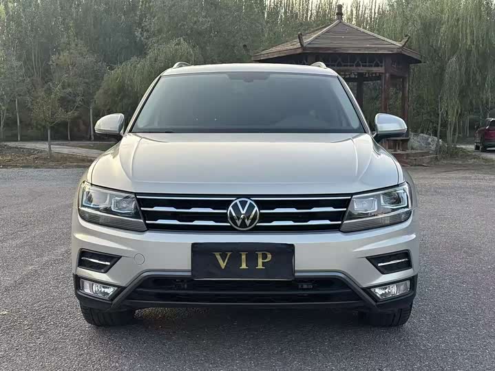 Фото 2 - Volkswagen Tiguan L Pro