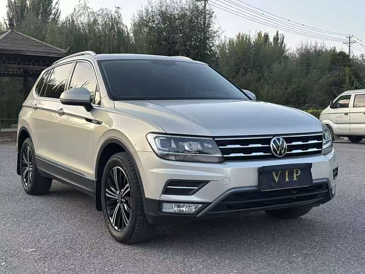 Фото 3 - Volkswagen Tiguan L Pro