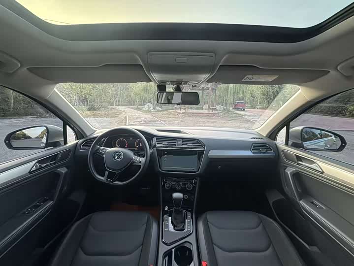 Фото 5 - Volkswagen Tiguan L Pro