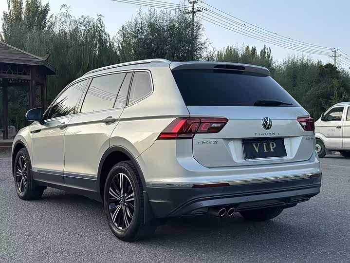 Фото 9 - Volkswagen Tiguan L Pro