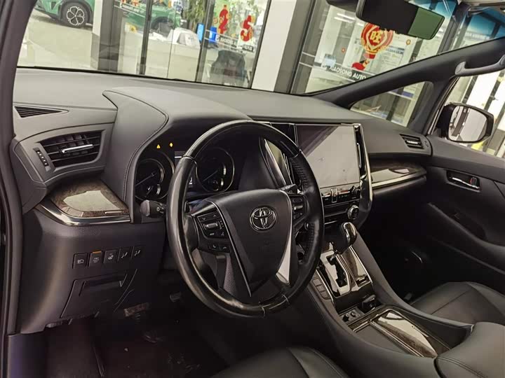 Фото 10 - Toyota Vellfire