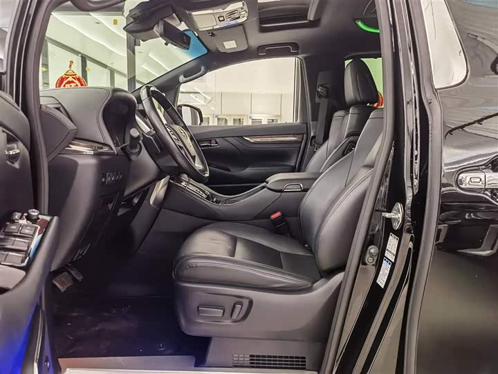 Фото 11 - Toyota Vellfire