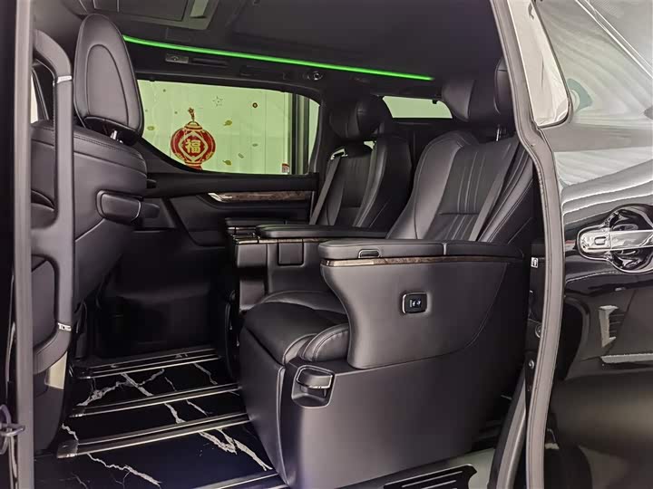 Фото 12 - Toyota Vellfire