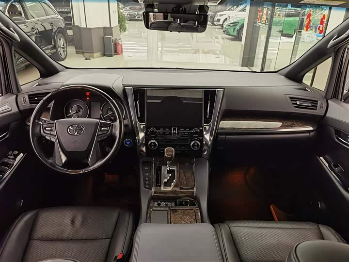 Фото 13 - Toyota Vellfire