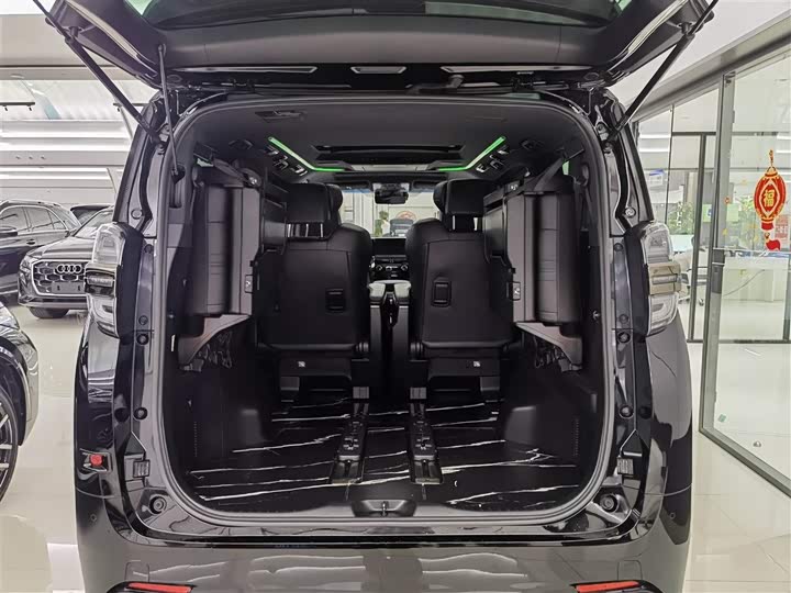 Фото 17 - Toyota Vellfire